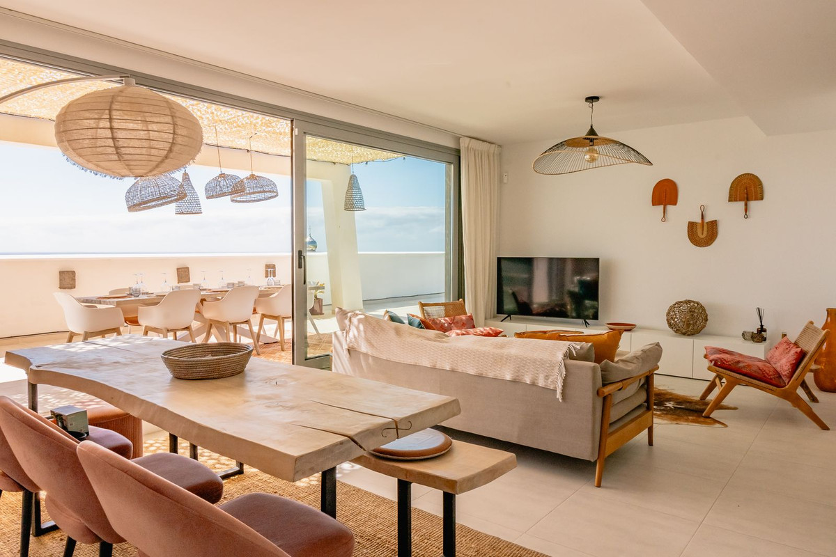 4 Bed - Apartment Holiday Rental in Estepona
