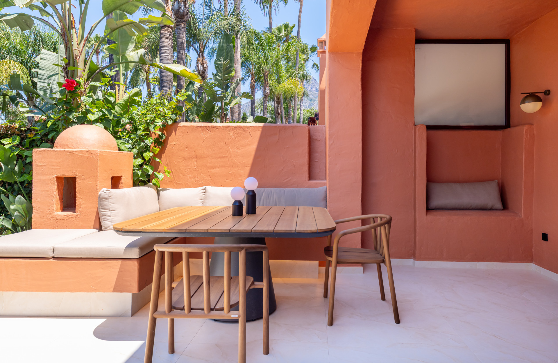 Casa Adosada de 4 Dormitorios en venta en Milla de Oro, Marbella