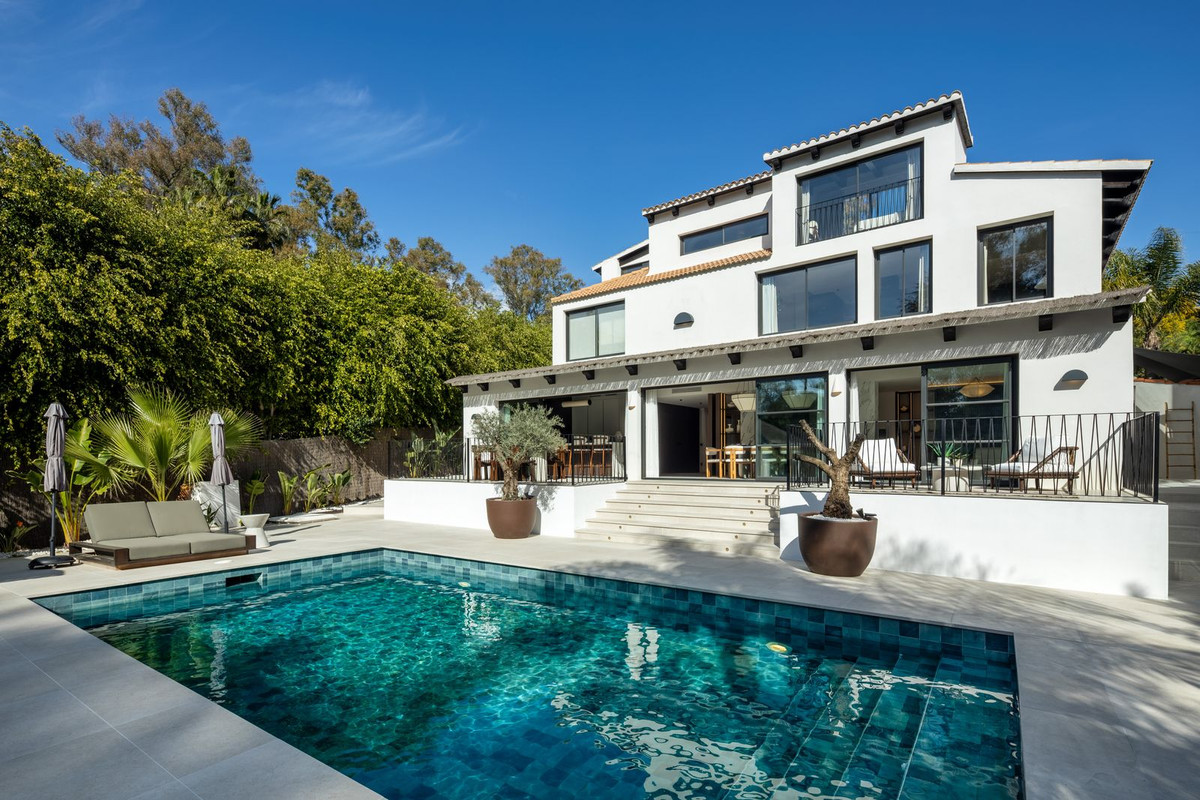 Casa de 5 Dormitorios en venta en Nueva Andalucía, Marbella