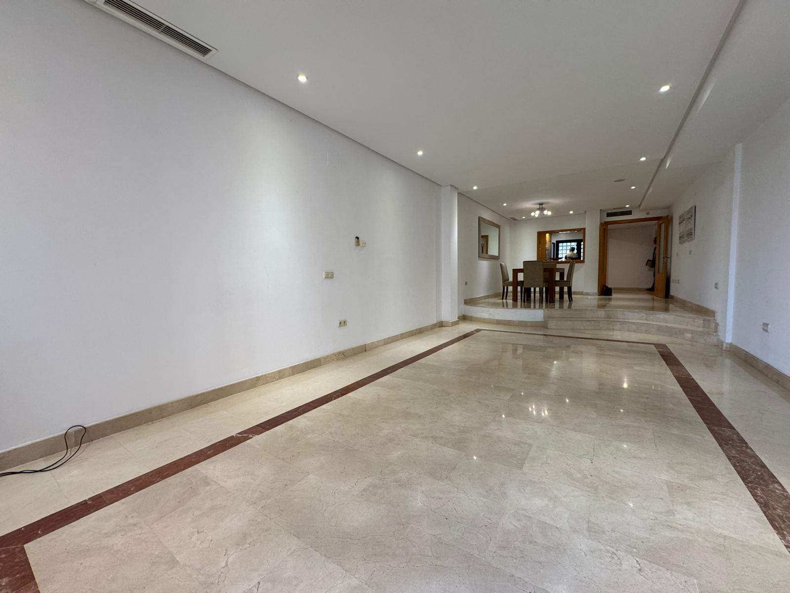 Piso de 2 Dormitorios en venta en Puerto Banús, Marbella