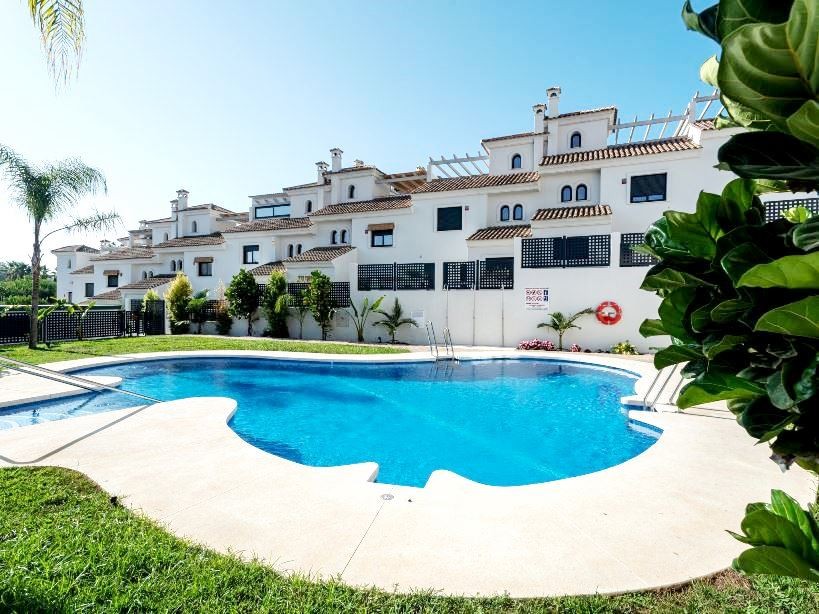 Casa Adosada de 3 Dormitorios en alquiler vacacional en La Alqueria, Estepona