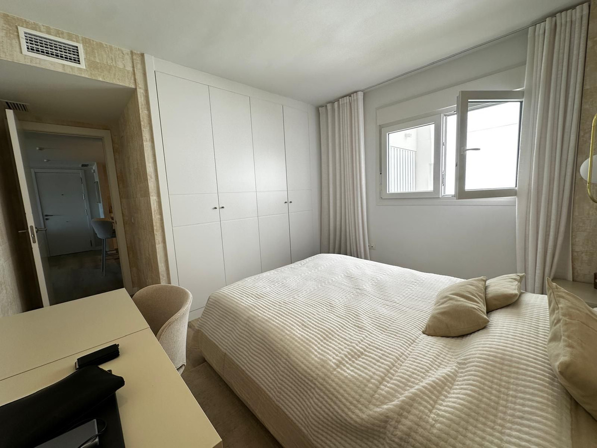 Piso de 3 Dormitorios y 2 Baños en venta en Nueva Andalucía, Marbella