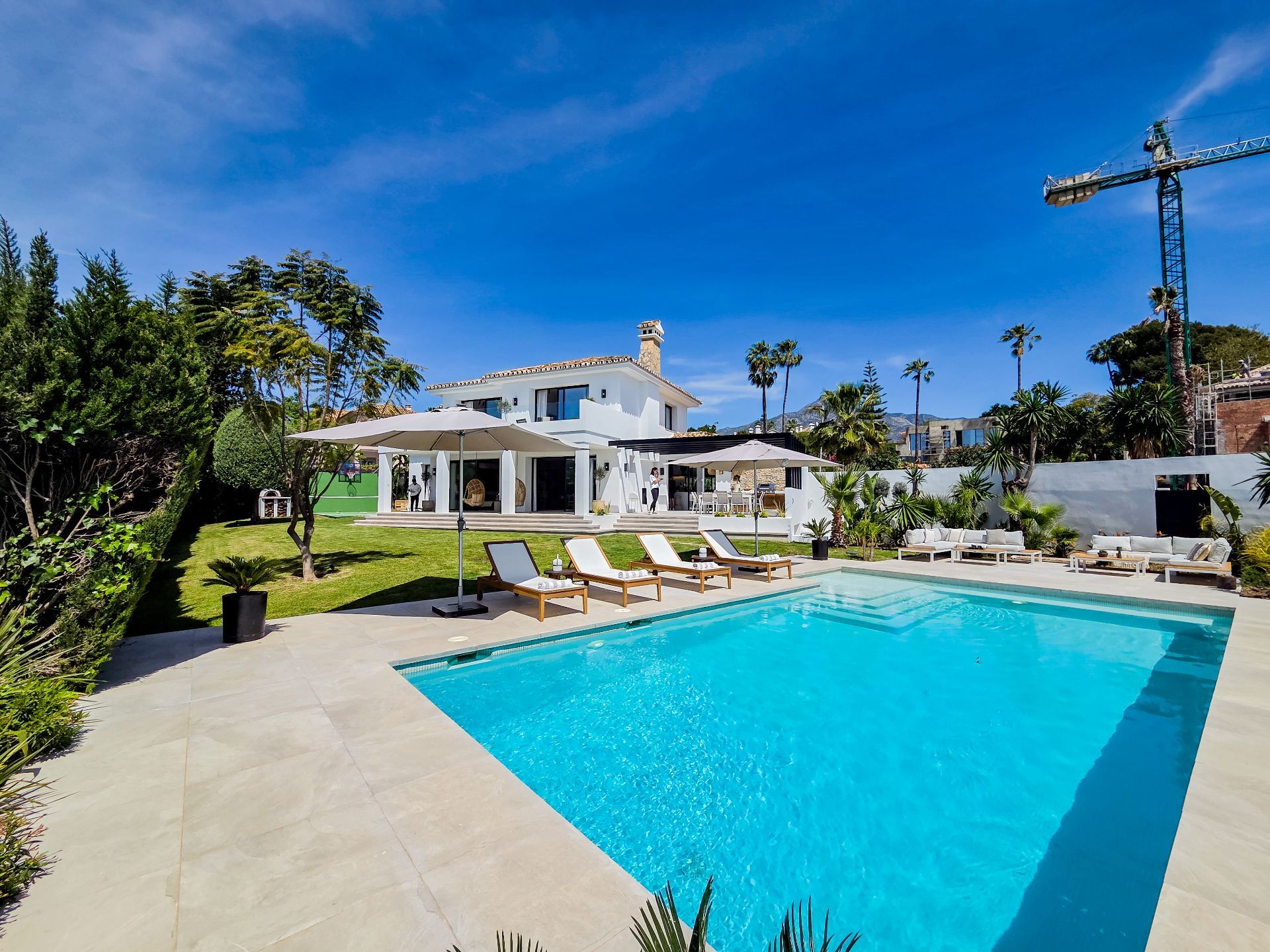 5 спални, 5 бани - Вила за продажба в Nueva Andalucia, Marbella