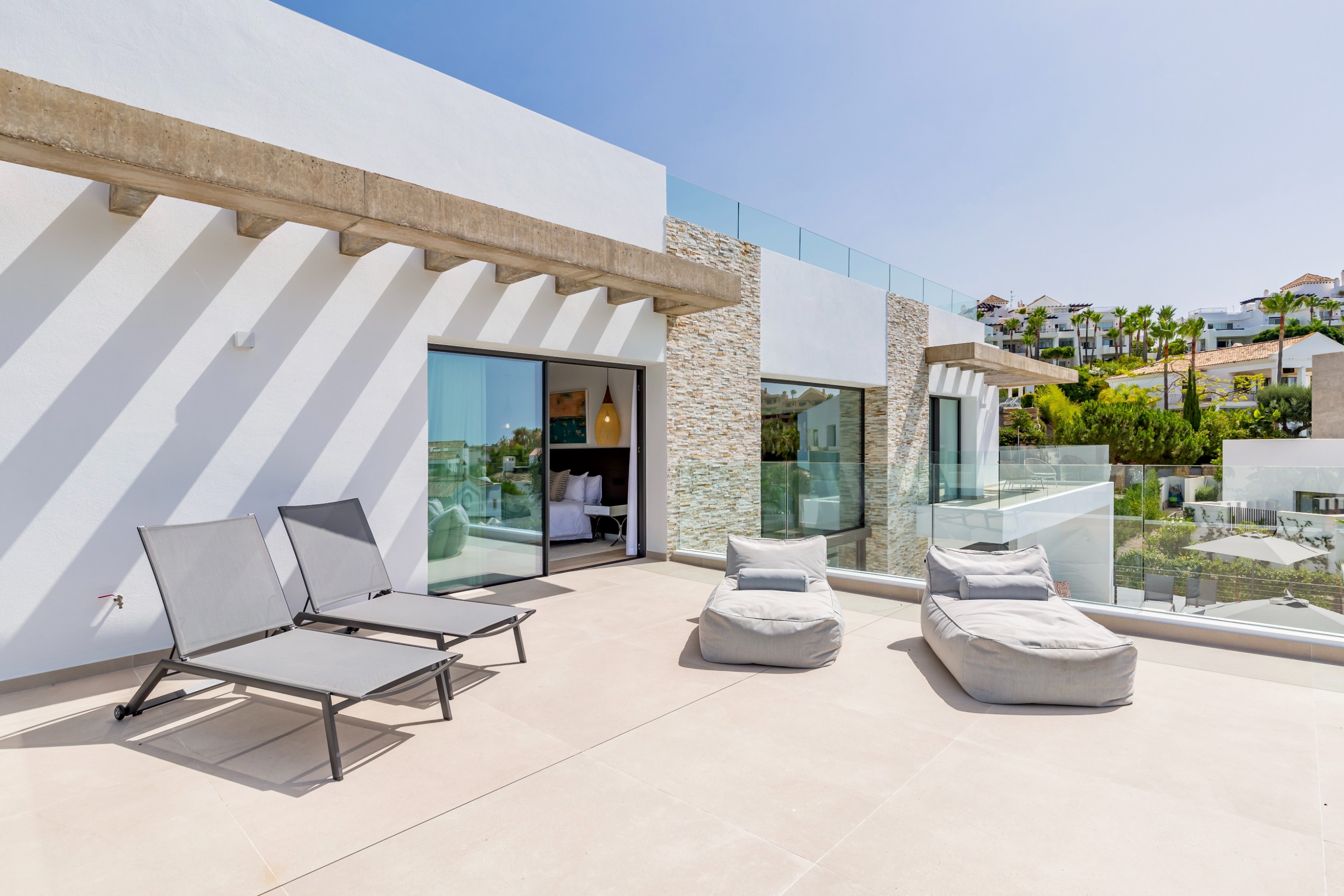 Casa de 6 Dormitorios en alquiler vacacional en Atalaya, Estepona