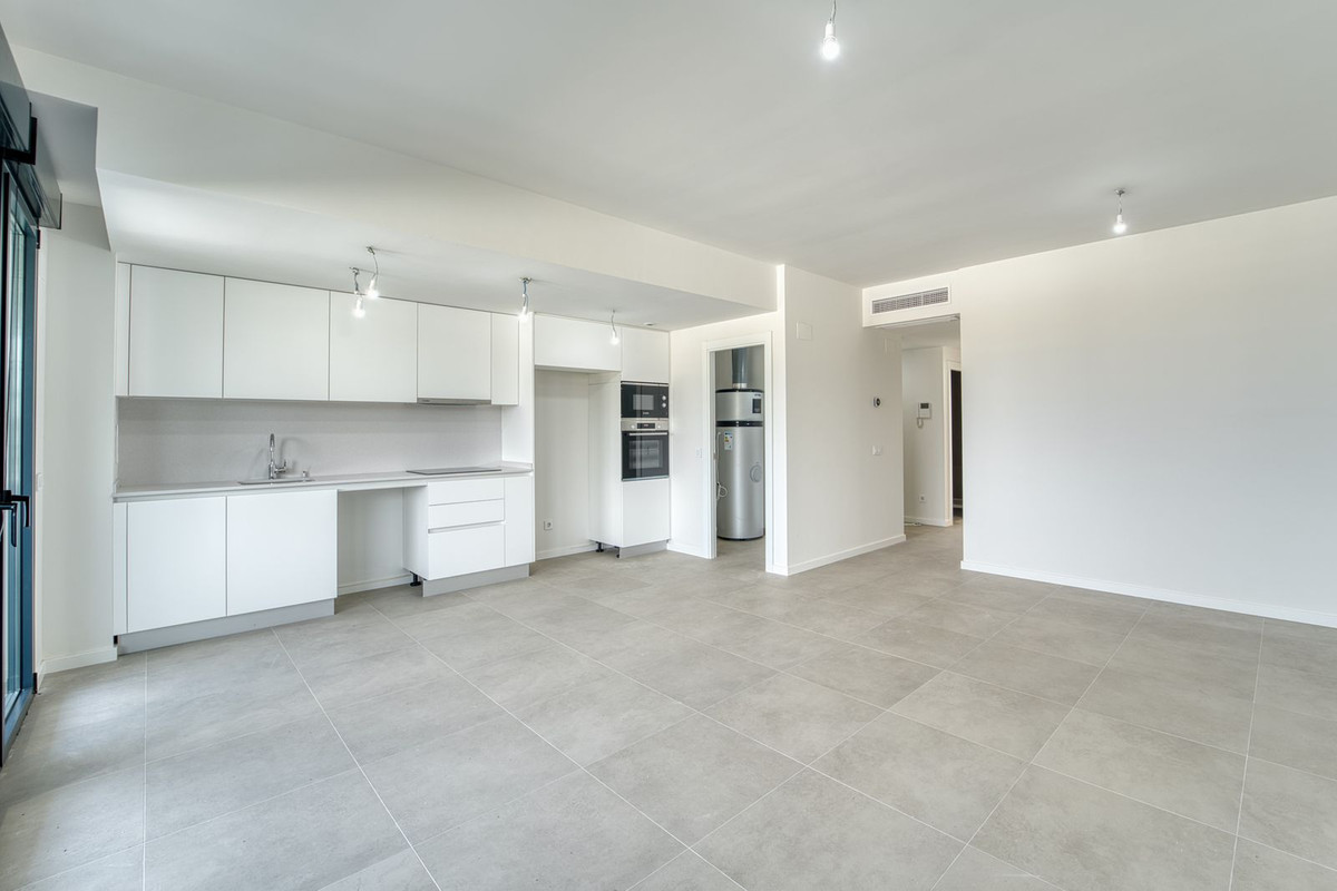 Piso de 2 Dormitorios y 2 Baños en venta en Torremolinos