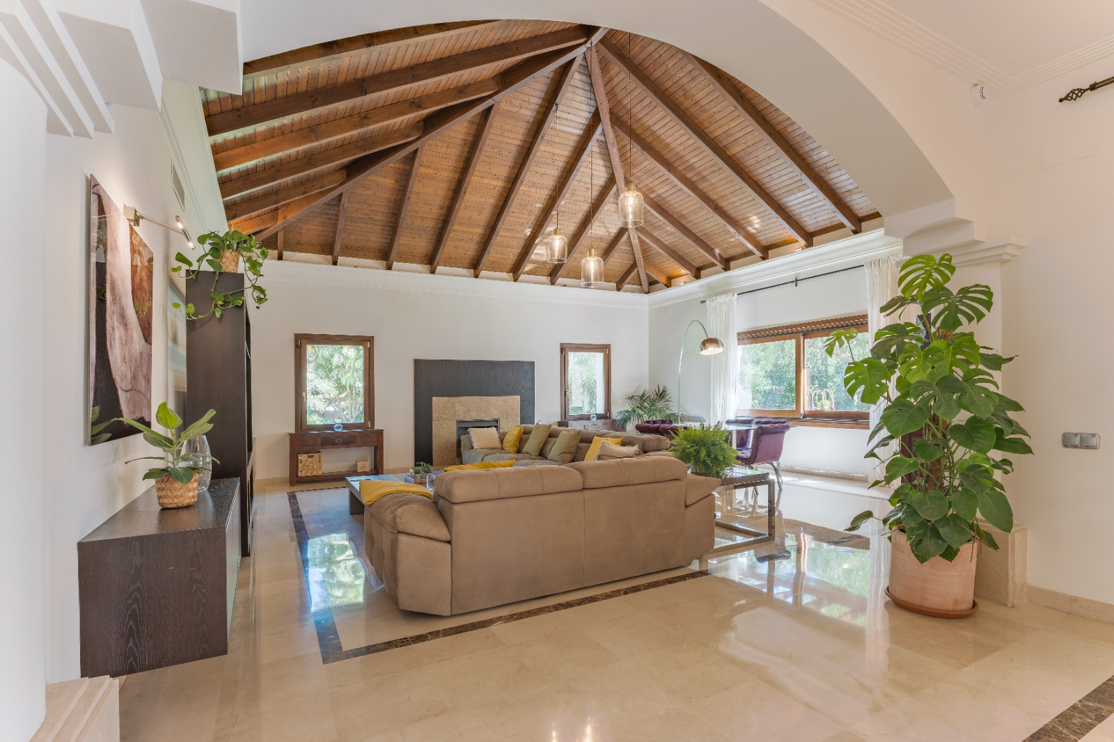 Casa de 6 Dormitorios y 7 Baños en venta en Marbella