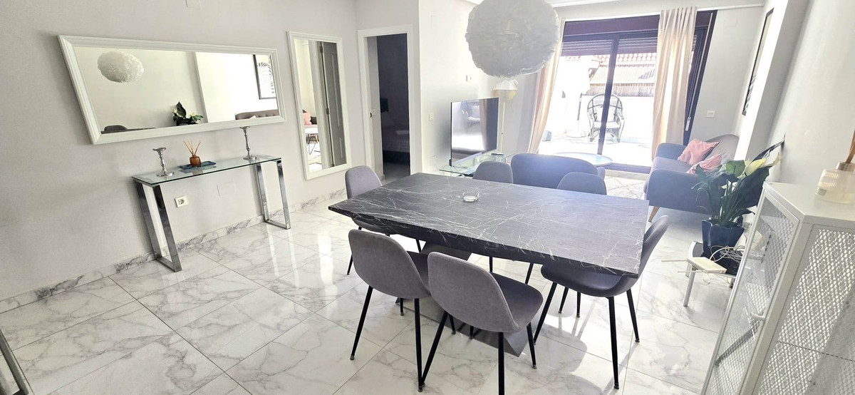 Piso de 3 Dormitorios y 2 Baños en venta en Nueva Andalucía, Marbella