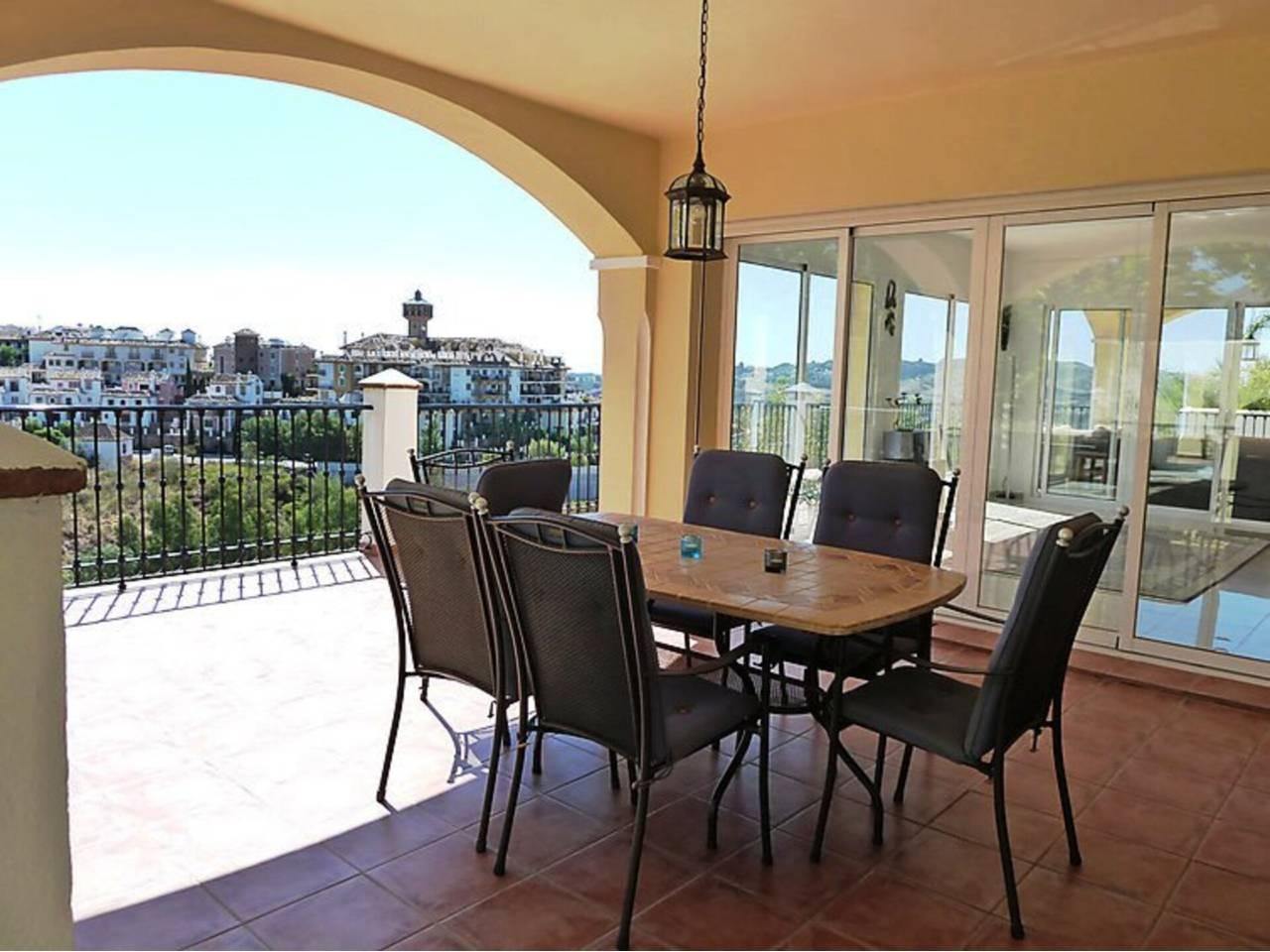 Casa de 3 Dormitorios y 2 Baños en alquiler vacacional en Calahonda, Mijas