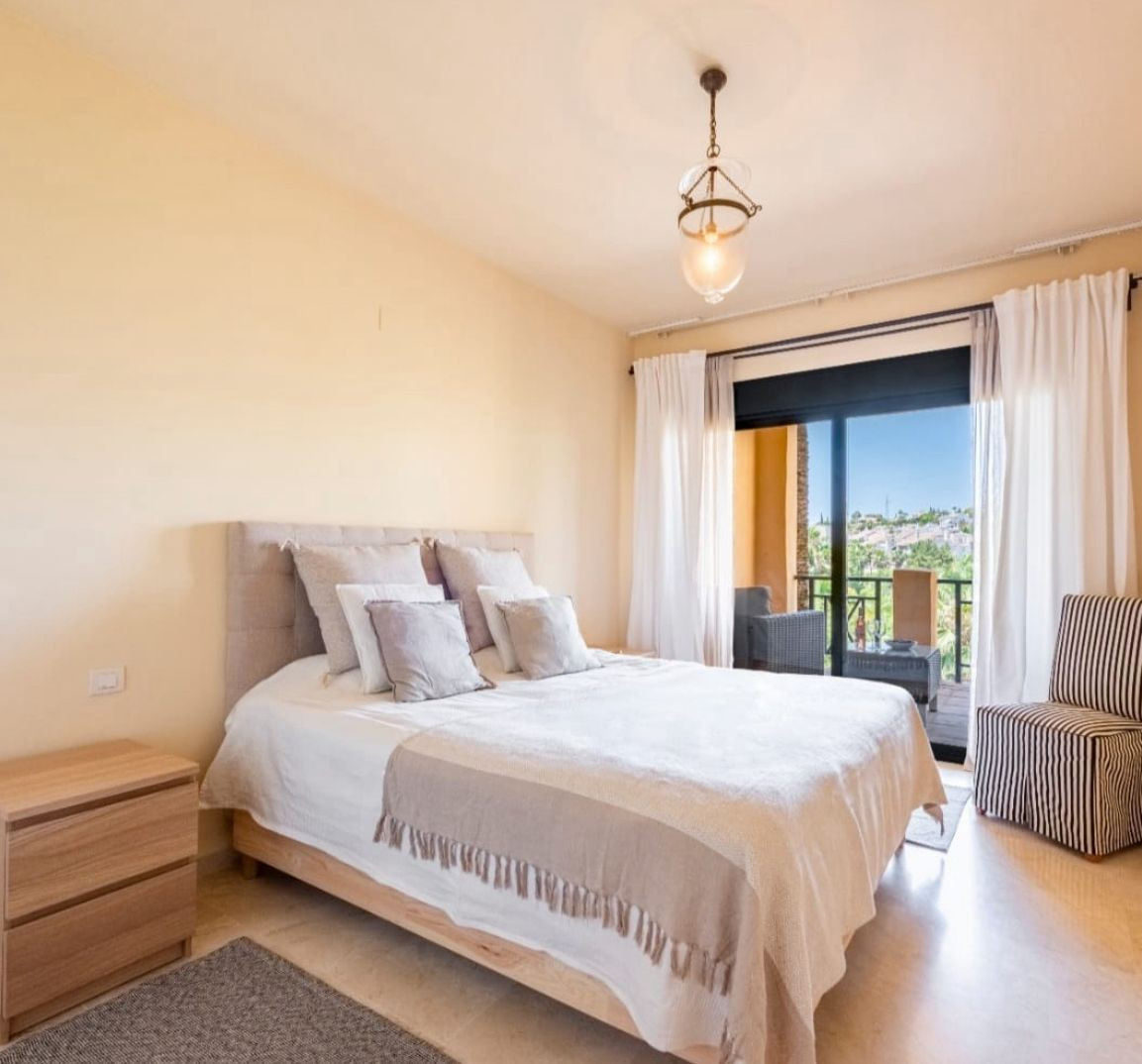 Piso de 2 Dormitorios y 2 Baños en alquiler en Estepona