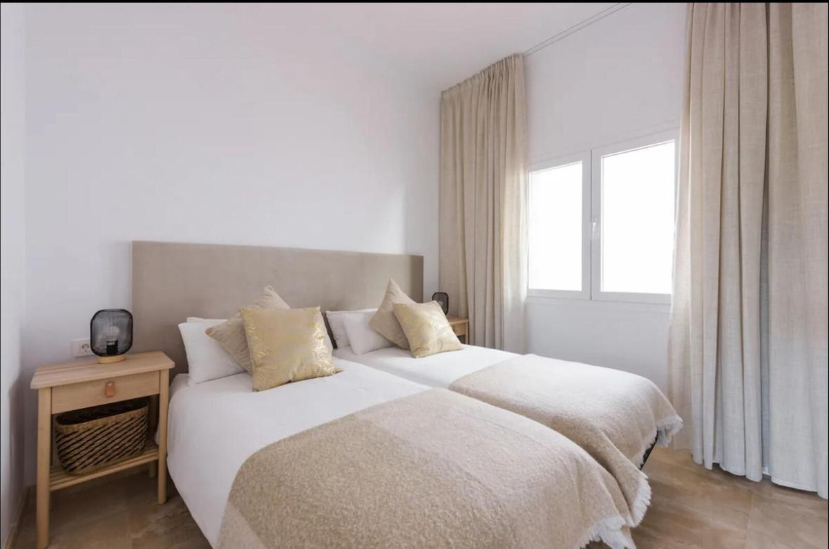 Piso de 3 Dormitorios y 2 Baños en alquiler vacacional en El Paraíso, Estepona