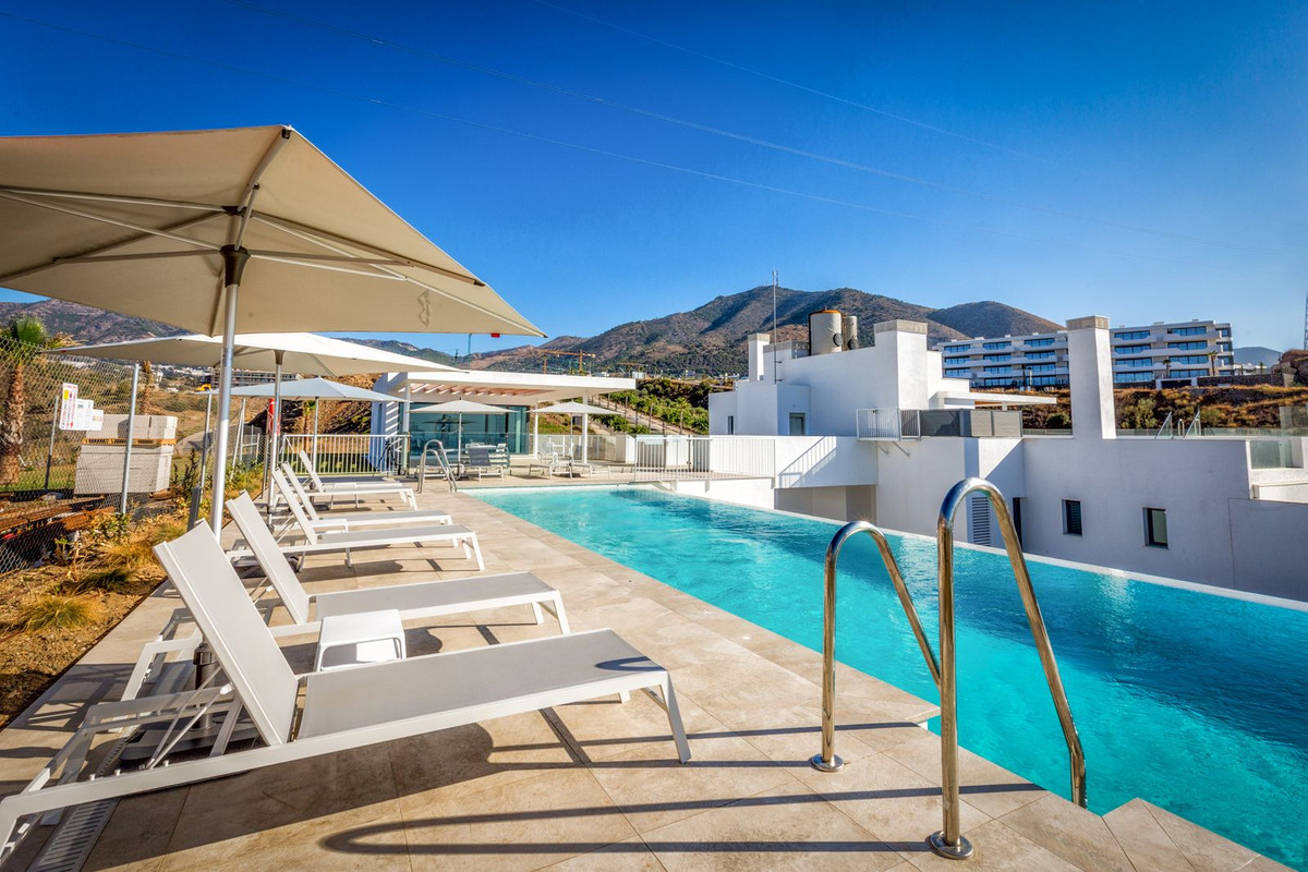 Piso de 2 Dormitorios y 2 Baños en venta en Carvajal, Fuengirola