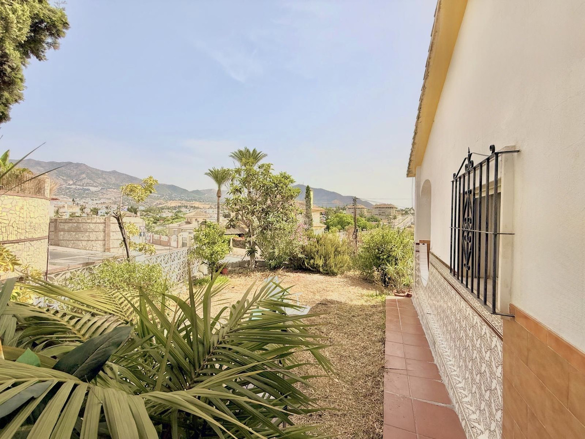4 спални, 2 бани - Вила за продажба в Mijas