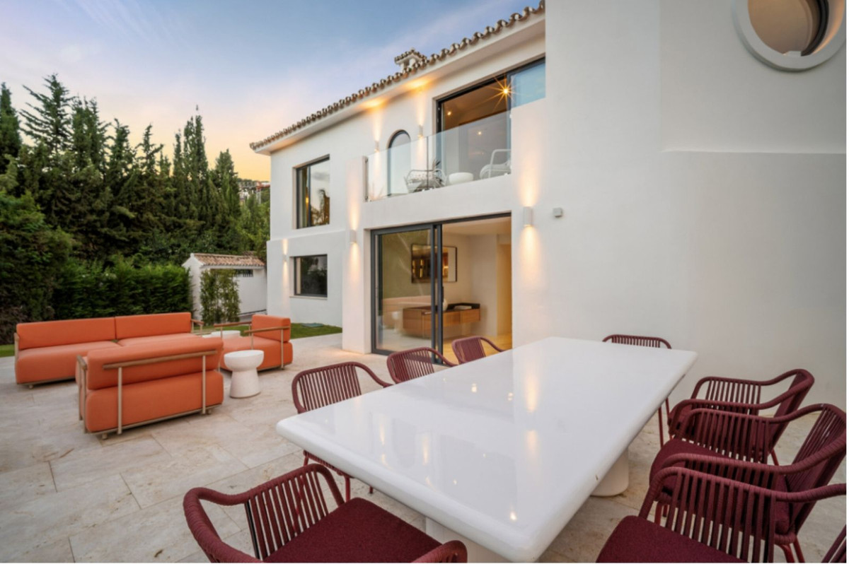4 Bed - Villa for Sale in Nueva Andalucia, Marbella