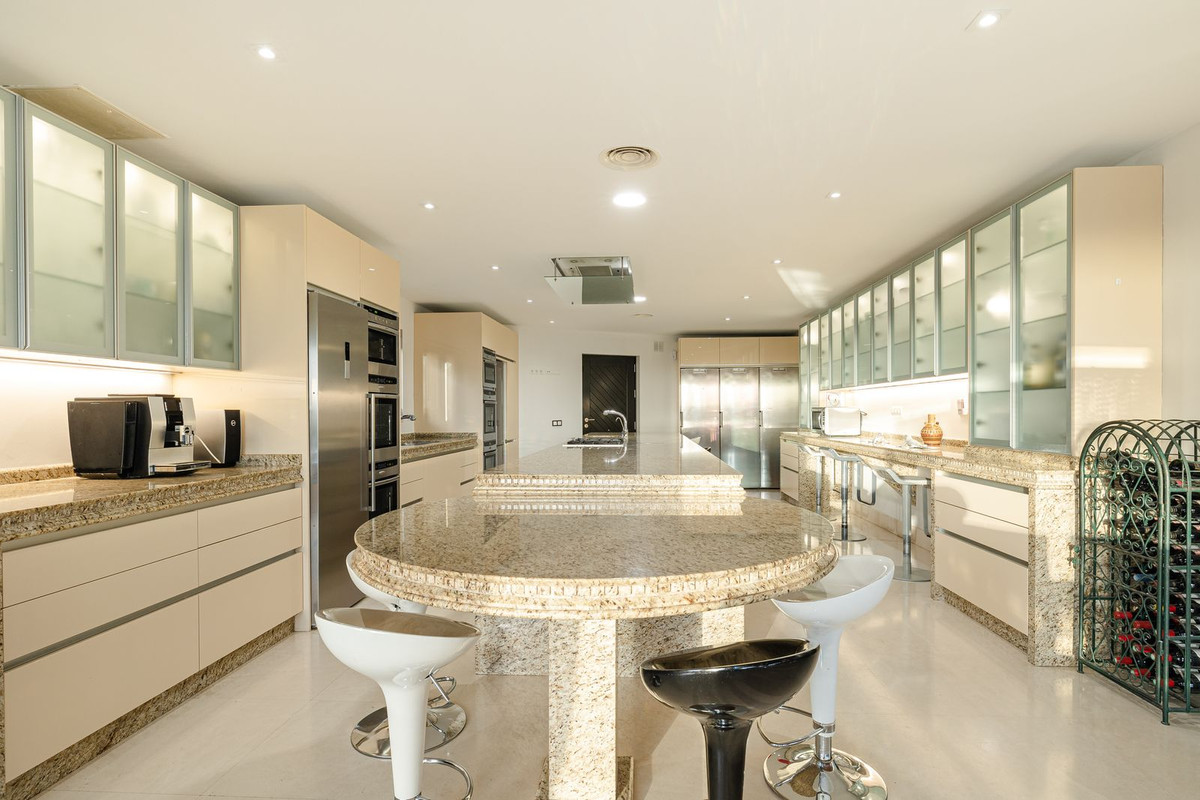 Casa de 8 Dormitorios en venta en Los Flamingos, Benahavís