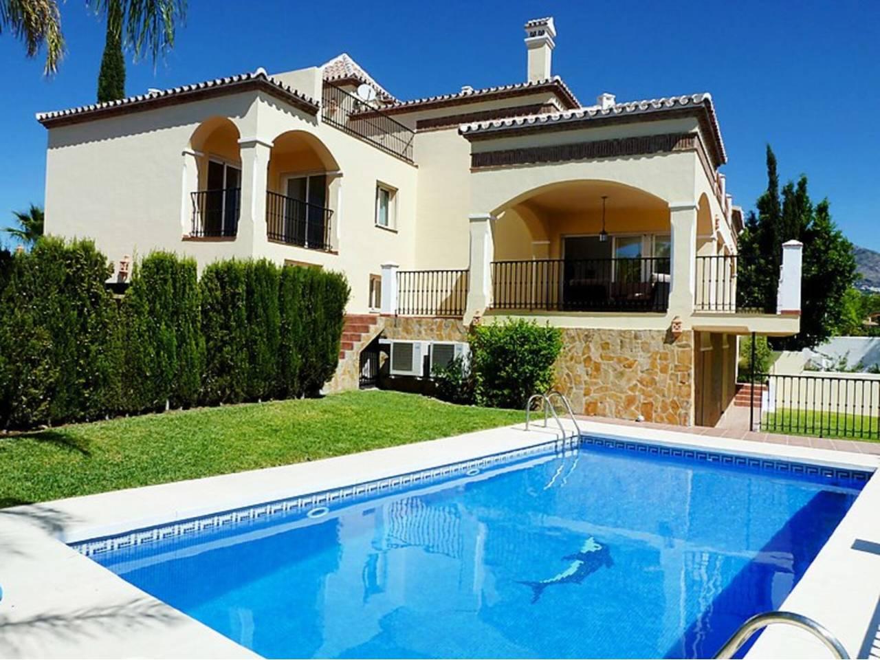 Casa de 3 Dormitorios y 2 Baños en alquiler vacacional en Calahonda, Mijas