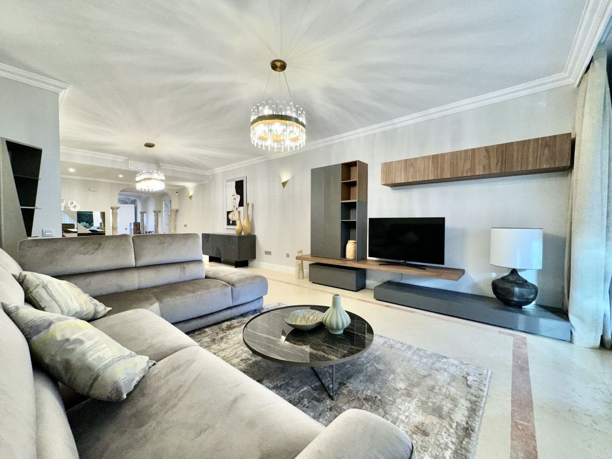 Piso de 2 Dormitorios y 2 Baños en alquiler vacacional en Nueva Andalucía, Marbella