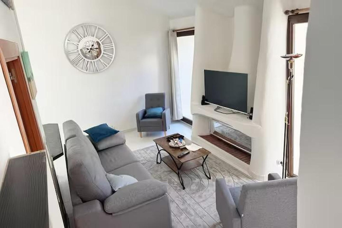 Piso de 2 Dormitorios y 2 Baños en venta en Estepona