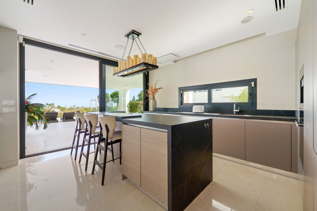 5 спални, 6 бани - Вила за продажба в Nueva Andalucia, Marbella