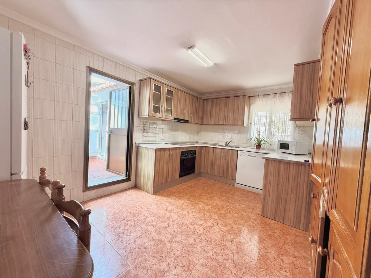 4 спални, 2 бани - Вила за продажба в Mijas