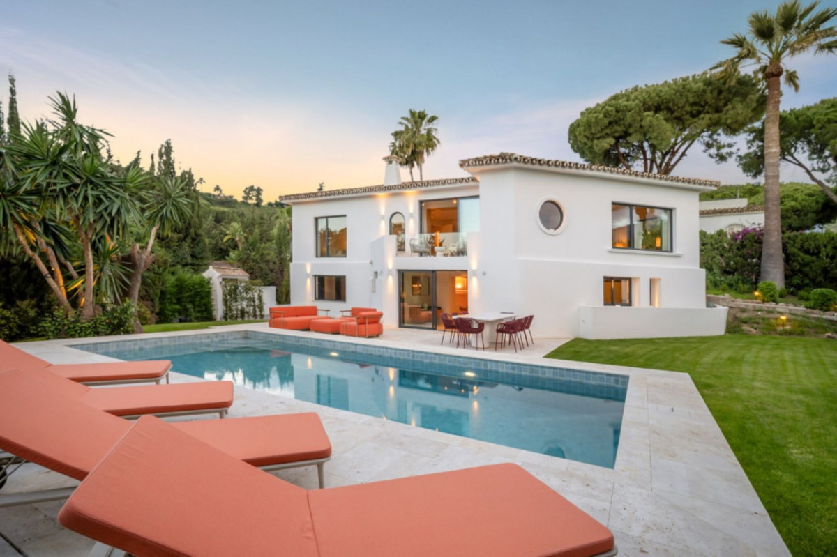 4 Bed - Villa for Sale in Nueva Andalucia, Marbella