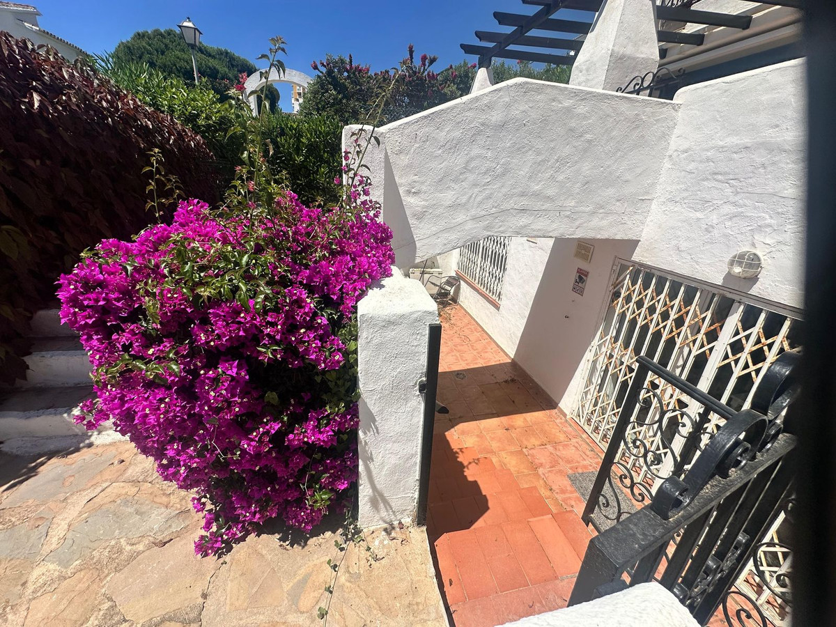 Piso de 3 Dormitorios y 3 Baños en venta en Calahonda