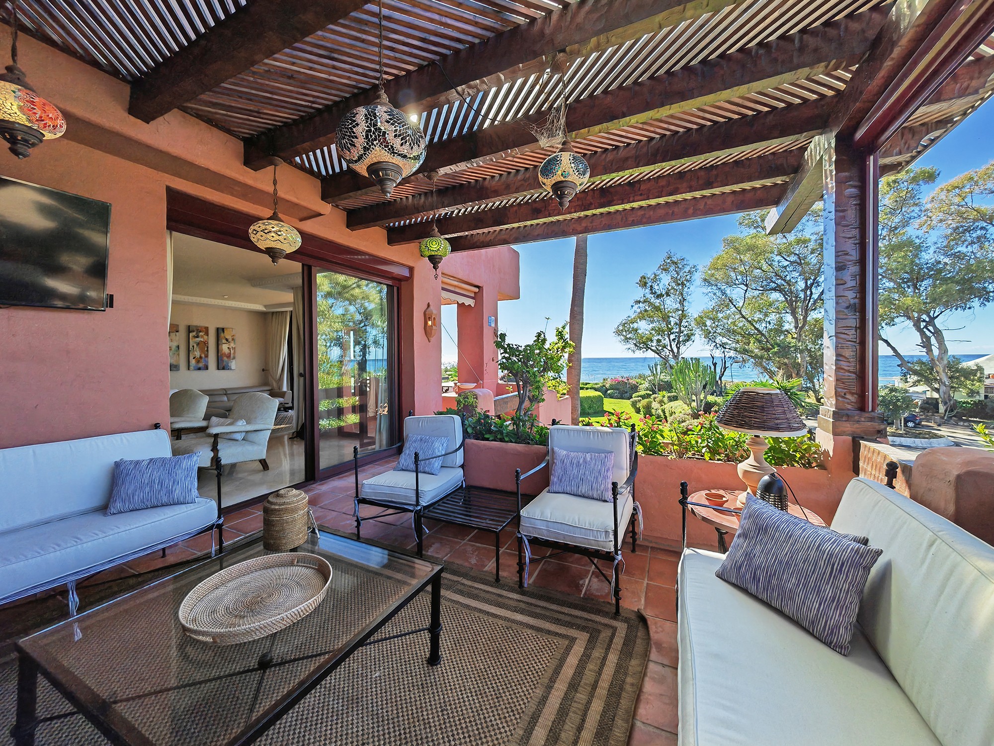Piso de 3 Dormitorios en venta en Los Monteros, Marbella