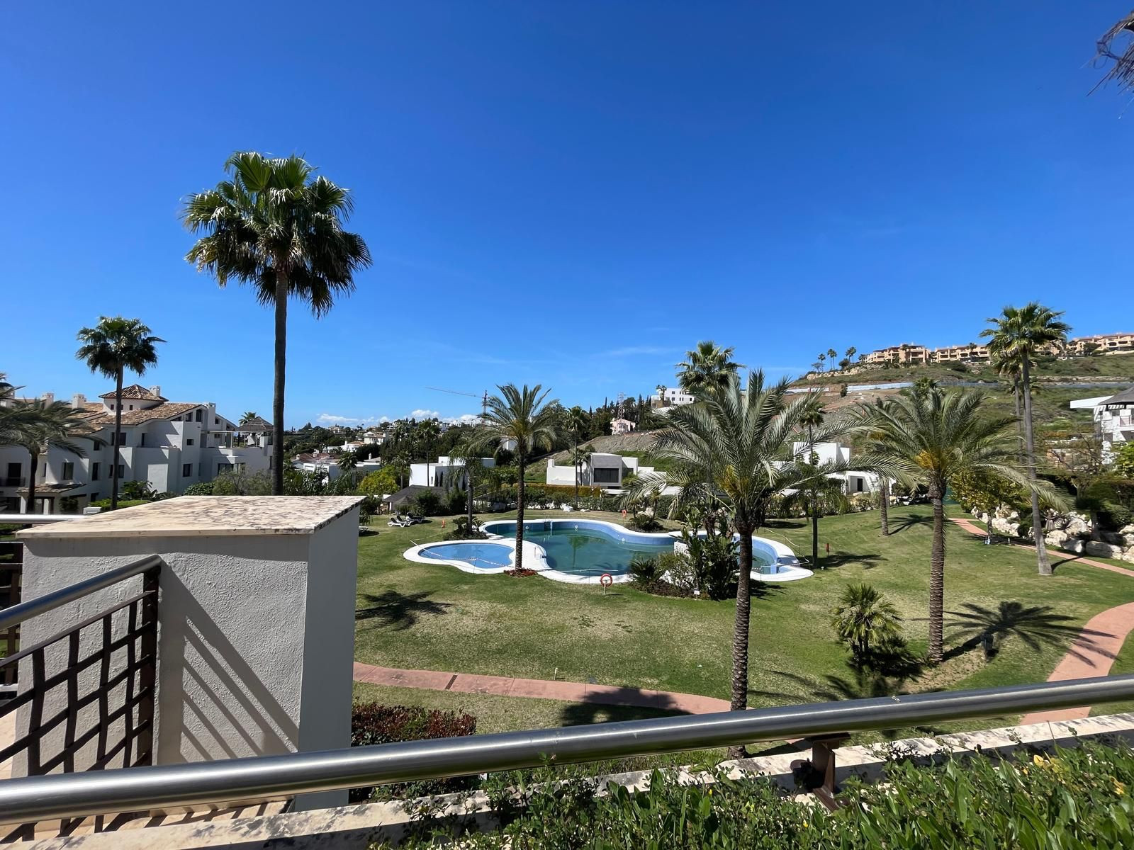 3 спални, 4 бани - Апартамент под наем в La Alqueria, Benahavis