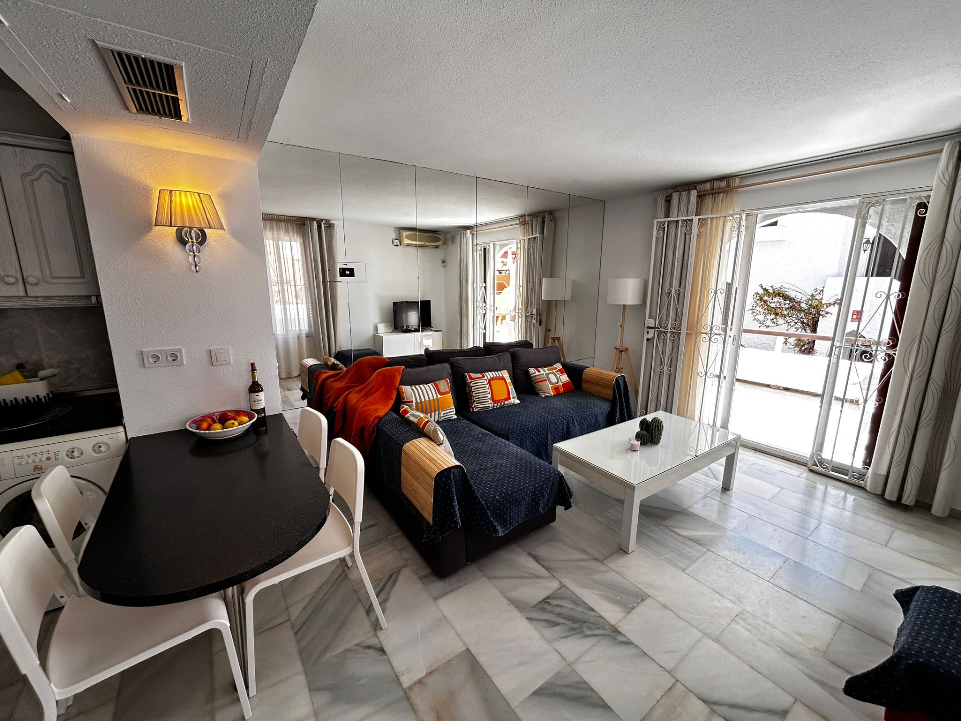 Piso de 1 Dormitorio y 2 Baños en alquiler vacacional en Nueva Andalucía, Marbella