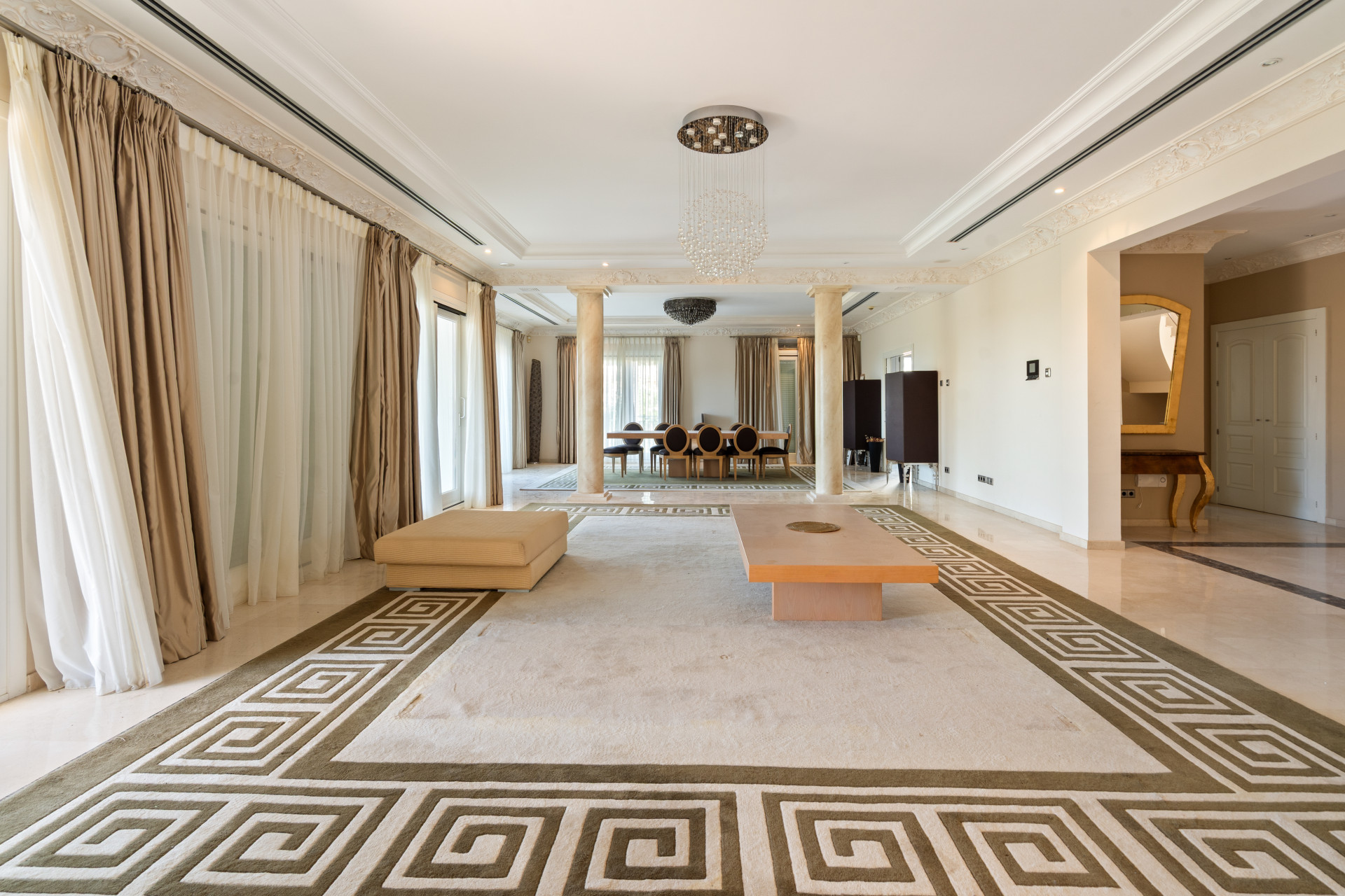 7 Bed, 8 Bath - Villa for Sale in La Quinta, Benahavis