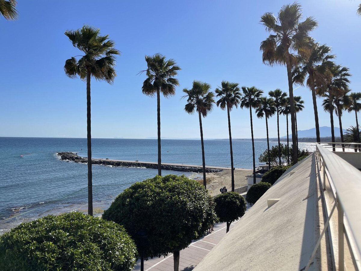Ático de 4 Dormitorios y 3 Baños en venta en Marbella