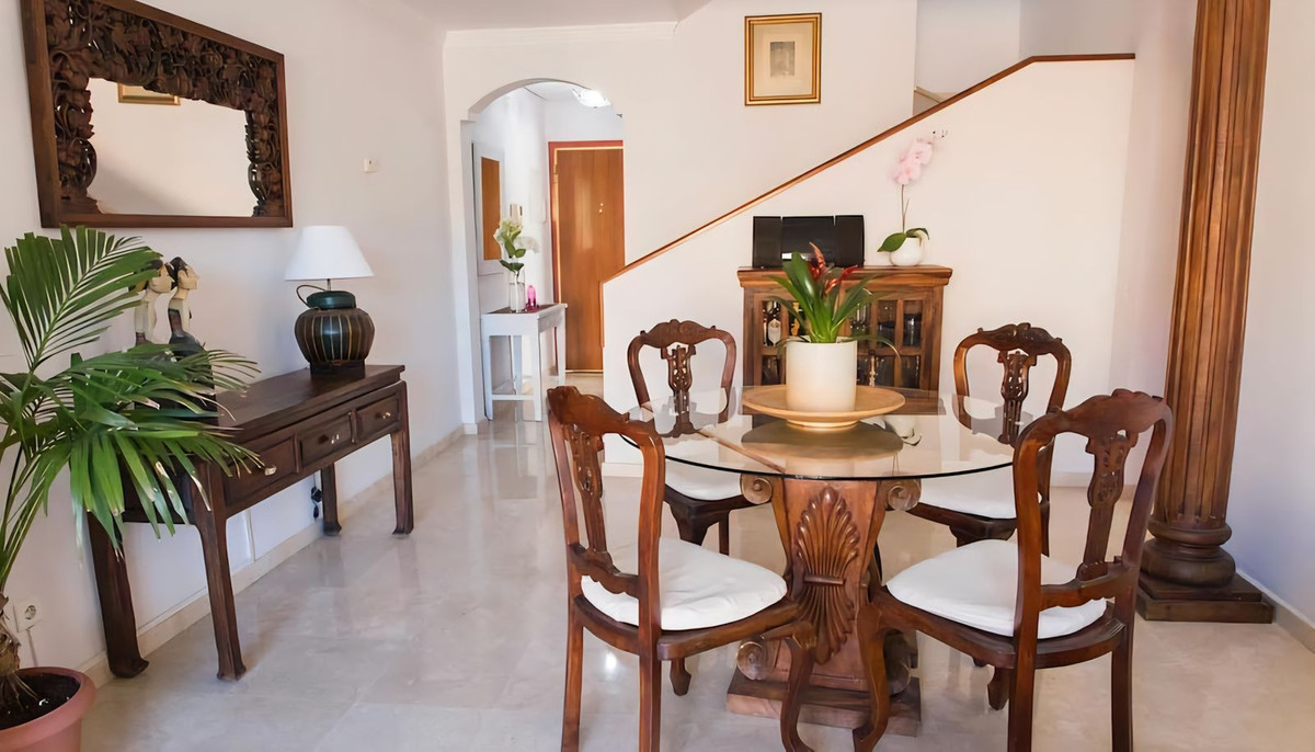 Ático de 3 Dormitorios y 3 Baños en venta en La Duquesa