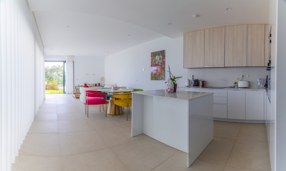 Casa Adosada de 3 Dormitorios y 3 Baños en venta en Casares