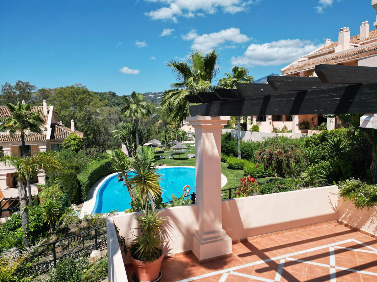 Piso de 2 Dormitorios en venta en Nueva Andalucía, Marbella