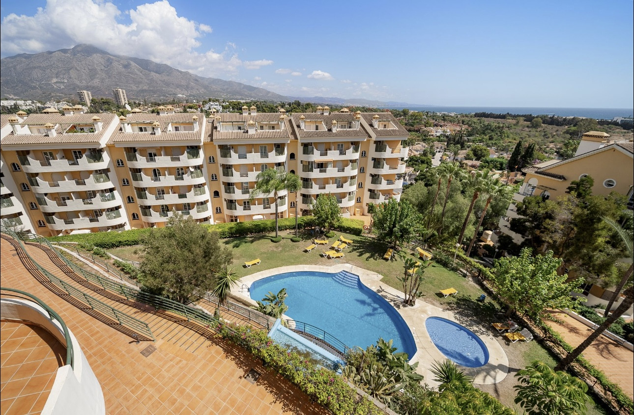 Piso de 2 Dormitorios en alquiler en Nueva Andalucía, Marbella