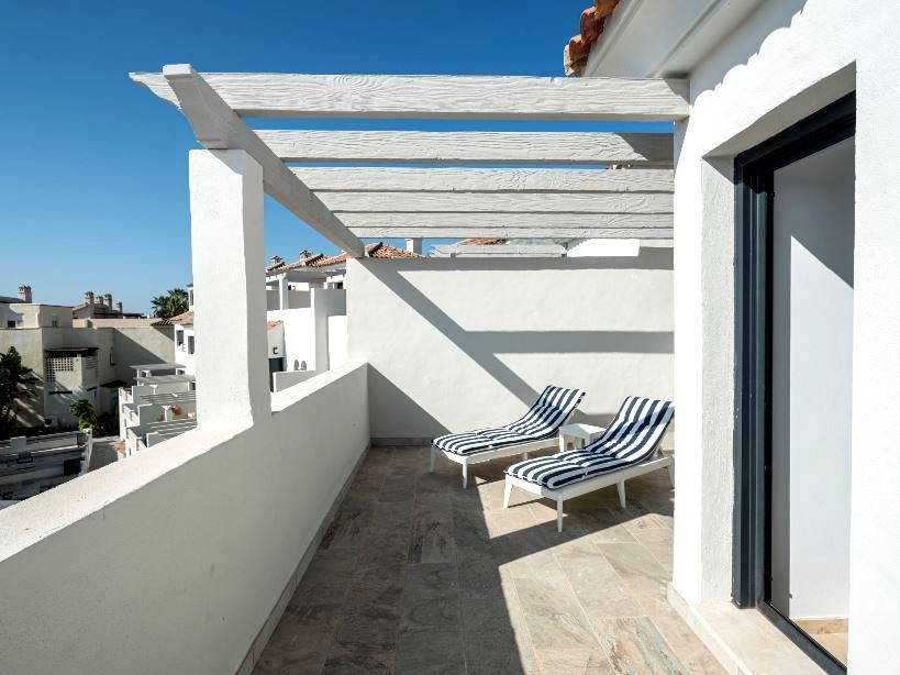 Casa Adosada de 3 Dormitorios en alquiler vacacional en La Alqueria, Estepona