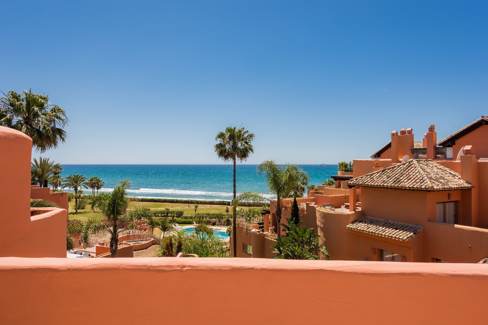 Ático de 4 Dormitorios y 5 Baños en venta en Río Real, Marbella