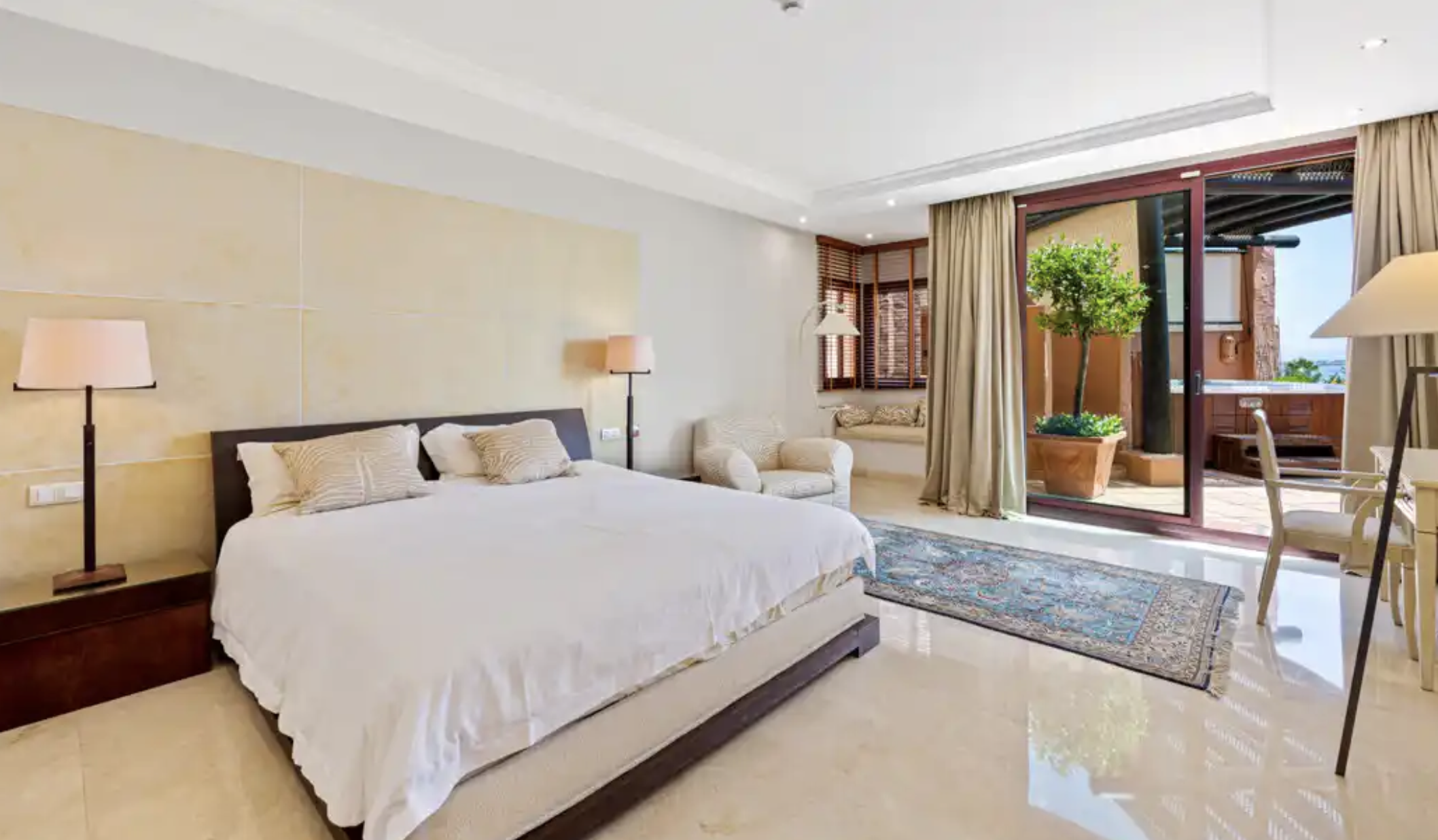 Ático de 3 Dormitorios y 3 Baños en venta en Nueva Milla de Oro, Estepona