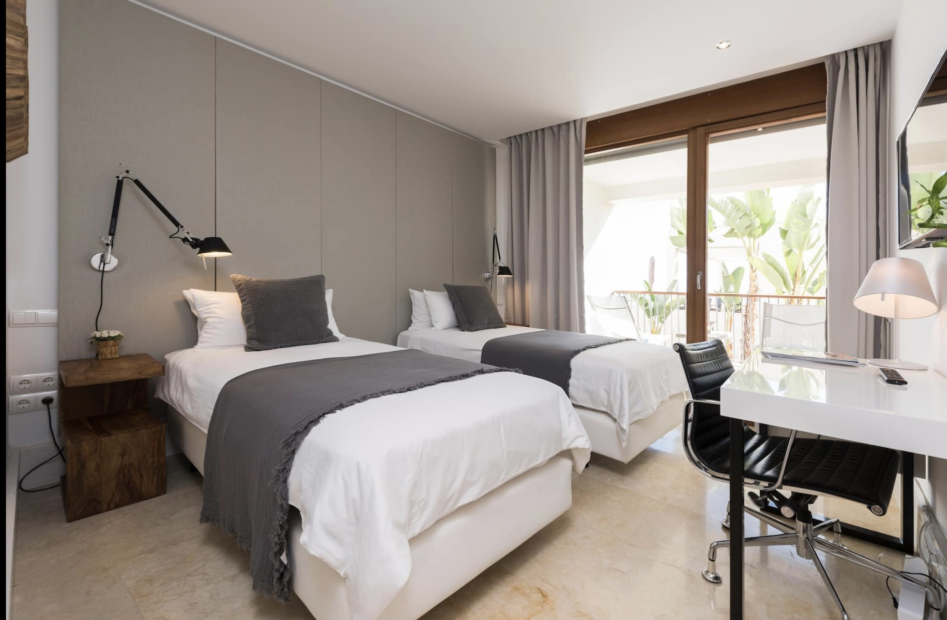 Casa Adosada de 2 Dormitorios en alquiler en Los Monteros, Marbella