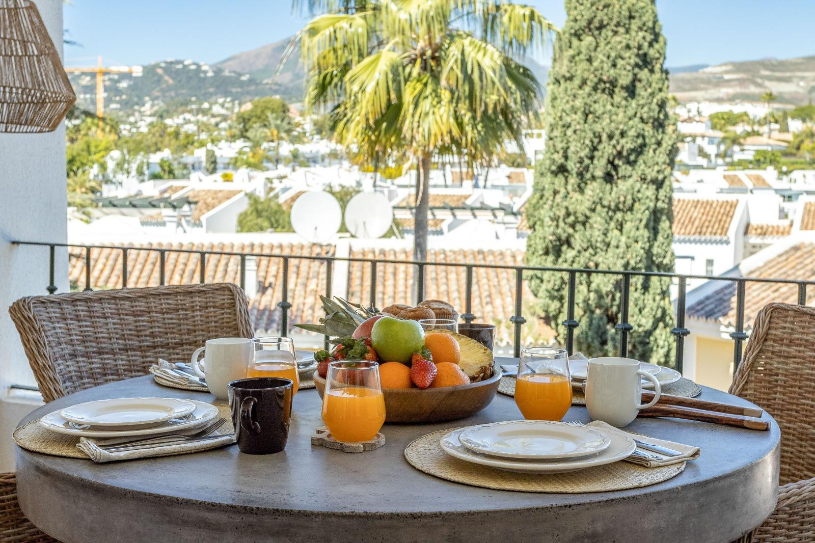 Casa Adosada de 3 Dormitorios en alquiler en Nueva Andalucía, Marbella