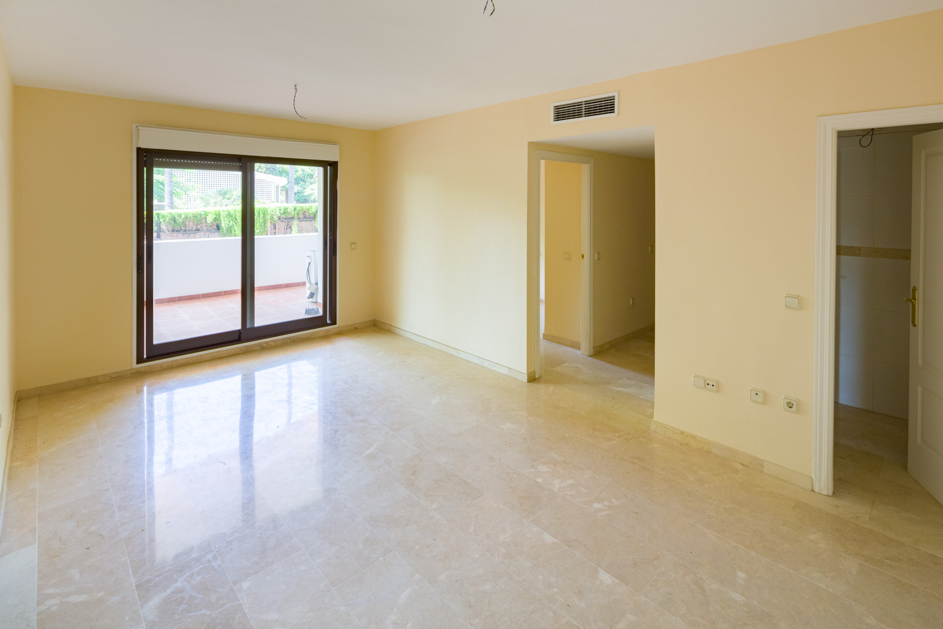 Piso de 5 Dormitorios y 3 Baños en venta en Estepona