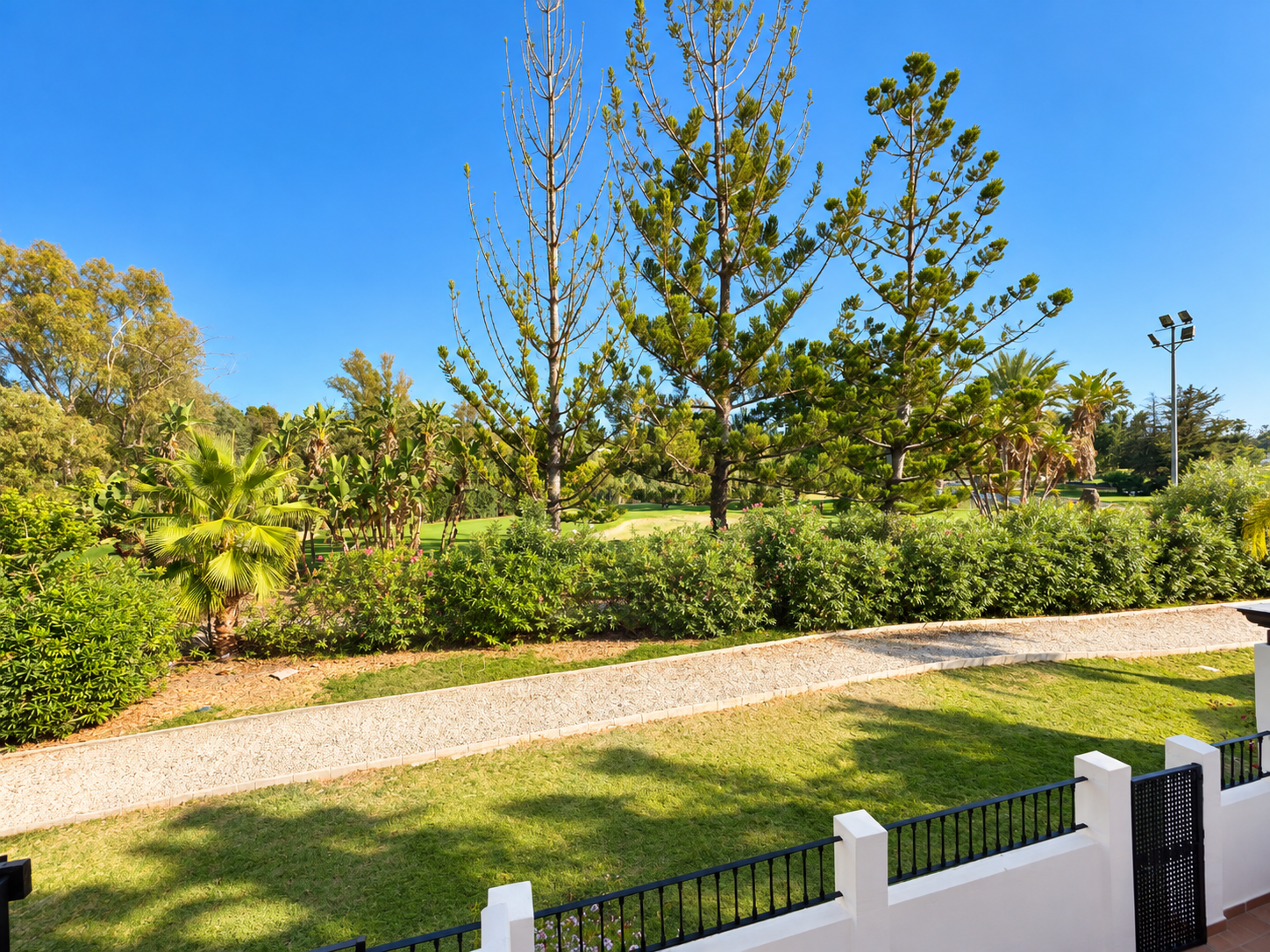 3 спални, 3 бани - Редова къща за продажба в Nueva Andalucia, Marbella