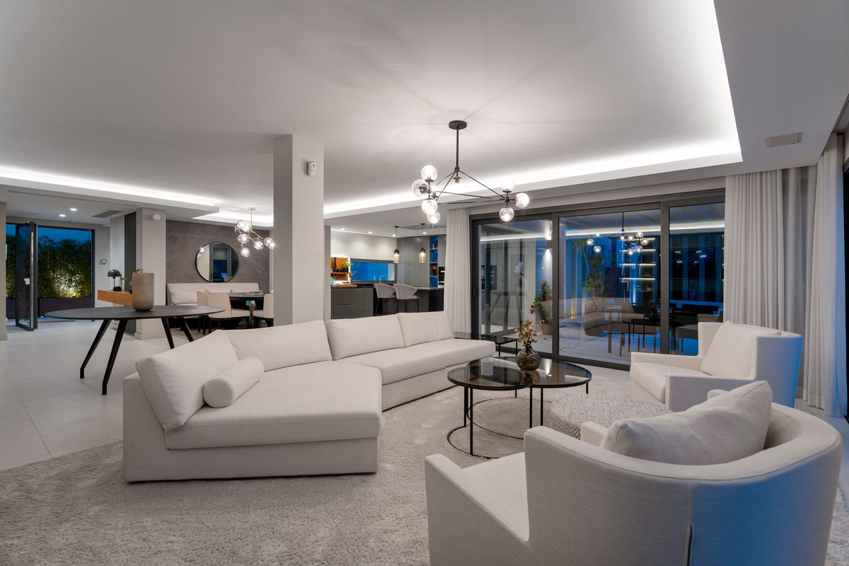 Casa de 4 Dormitorios y 4 Baños en venta en Nueva Andalucía, Marbella