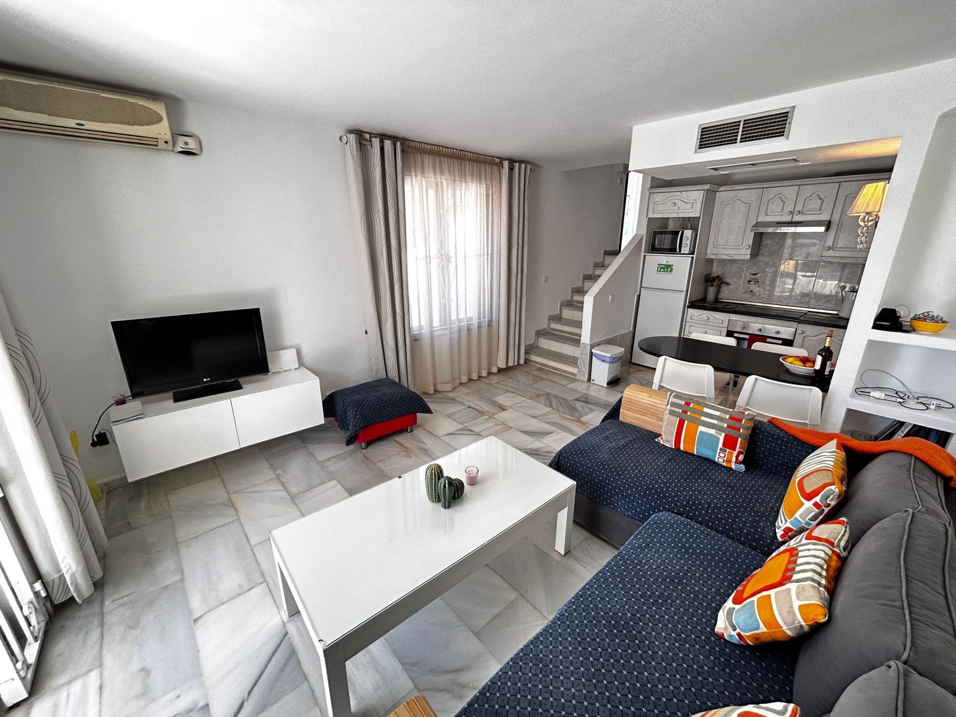 Piso de 1 Dormitorio y 2 Baños en alquiler vacacional en Nueva Andalucía, Marbella