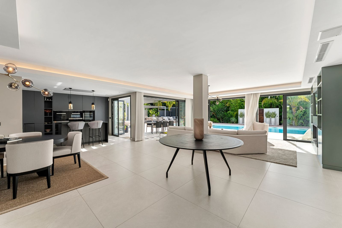 Casa de 4 Dormitorios y 4 Baños en venta en Nueva Andalucía, Marbella