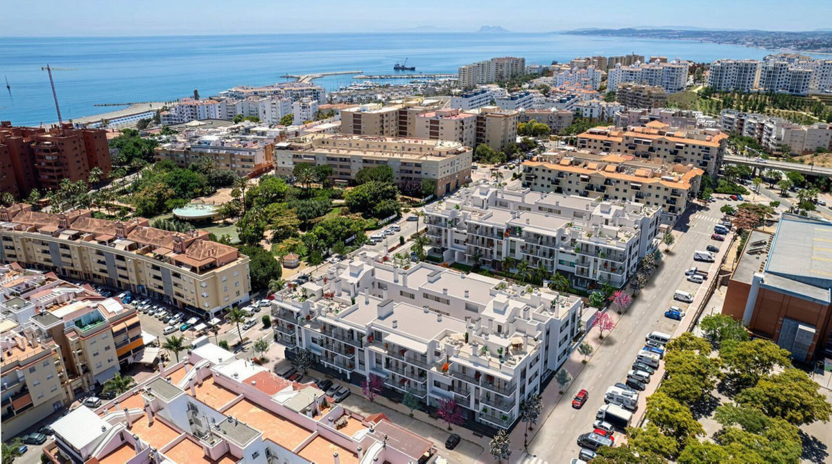 Piso de 2 Dormitorios y 2 Baños en venta en Estepona