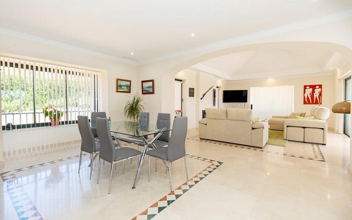 Casa de 6 Dormitorios y 4 Baños en venta en Cádiz