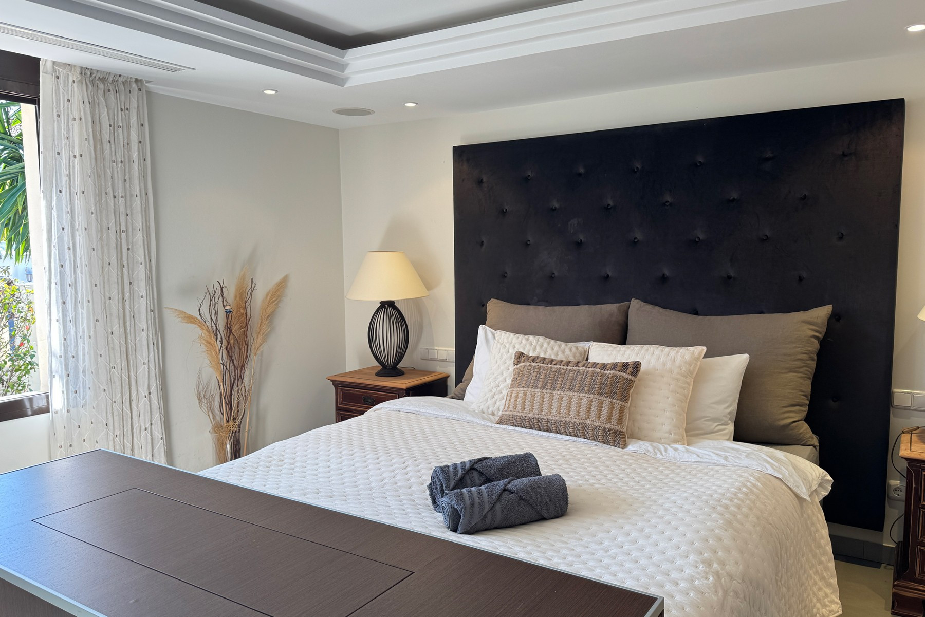 Casa de 5 Dormitorios y 5 Baños en alquiler en Nueva Andalucía, Marbella