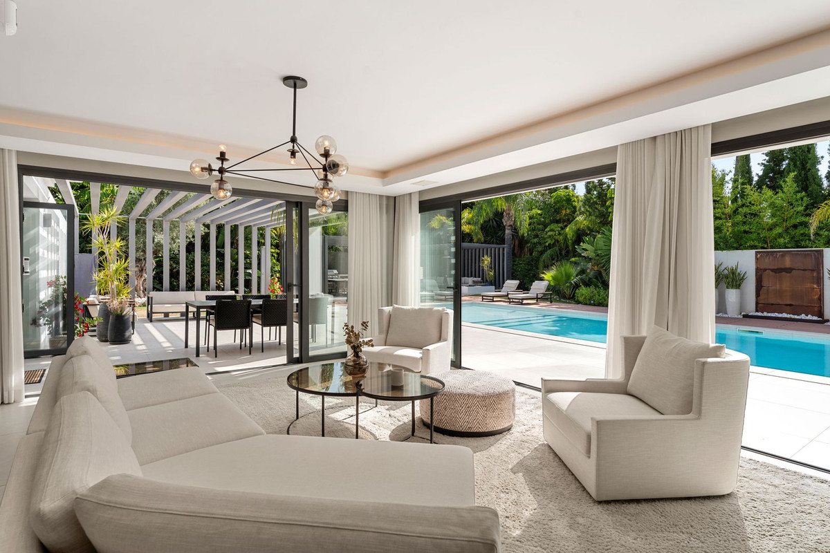 Casa de 4 Dormitorios y 4 Baños en venta en Nueva Andalucía, Marbella