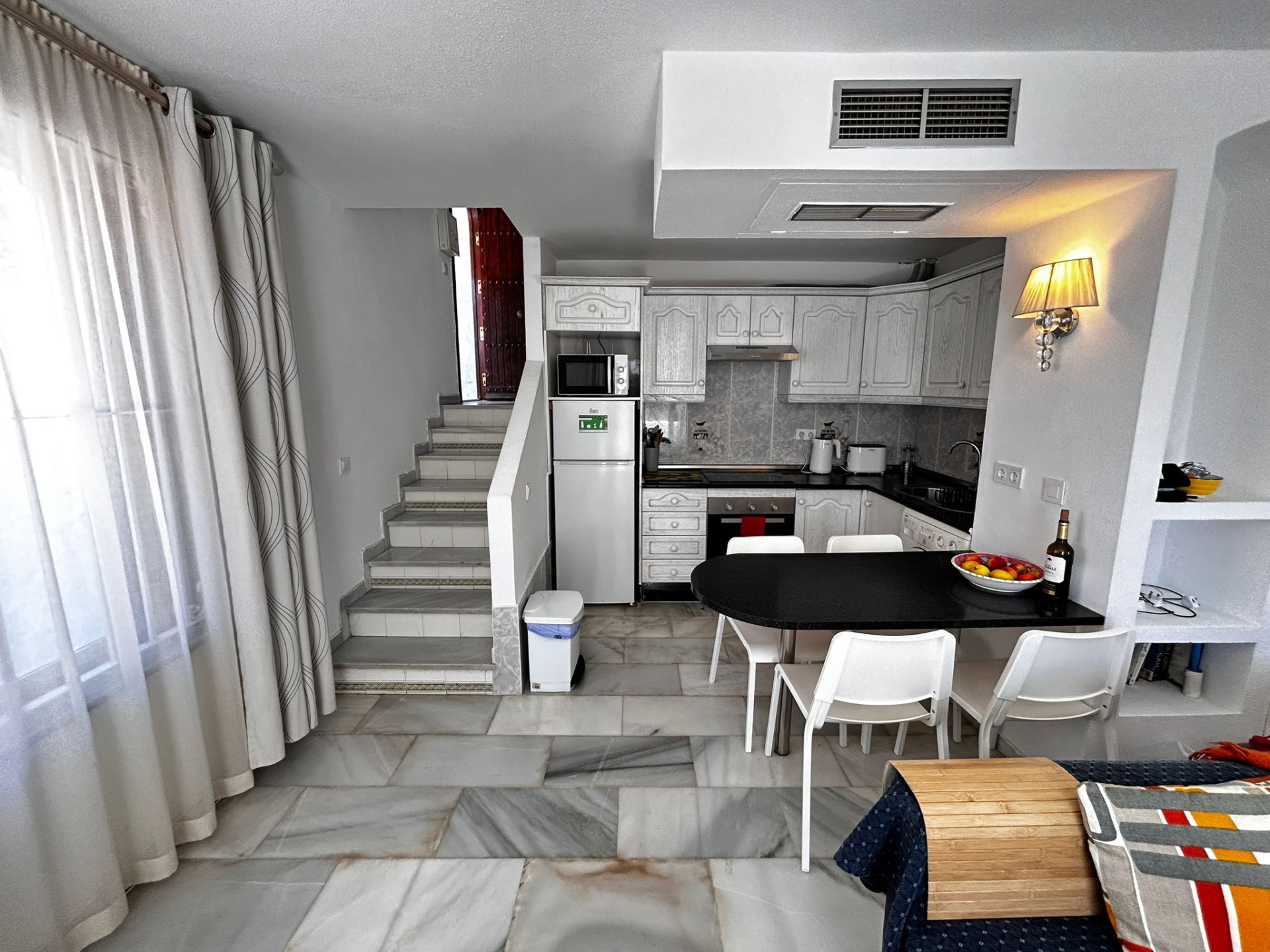 Piso de 1 Dormitorio y 2 Baños en alquiler vacacional en Nueva Andalucía, Marbella