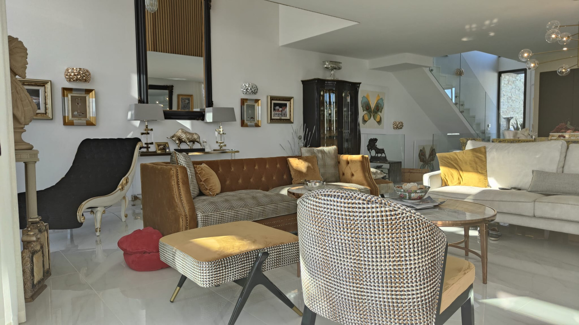 Casa de 5 Dormitorios en venta en Calahonda, Mijas
